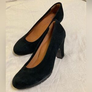 L’Amour des Pied Fabienne 7.5M Retro Black Suede Heel